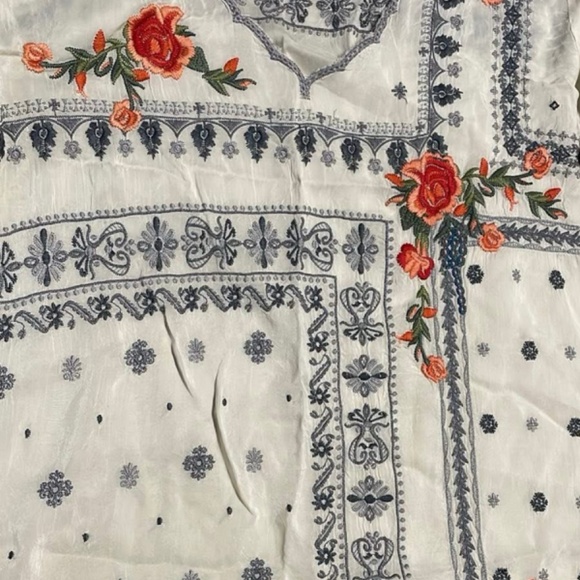 Johnny Was Floral Embroidered Top Size Medium - Picture 7 of 8